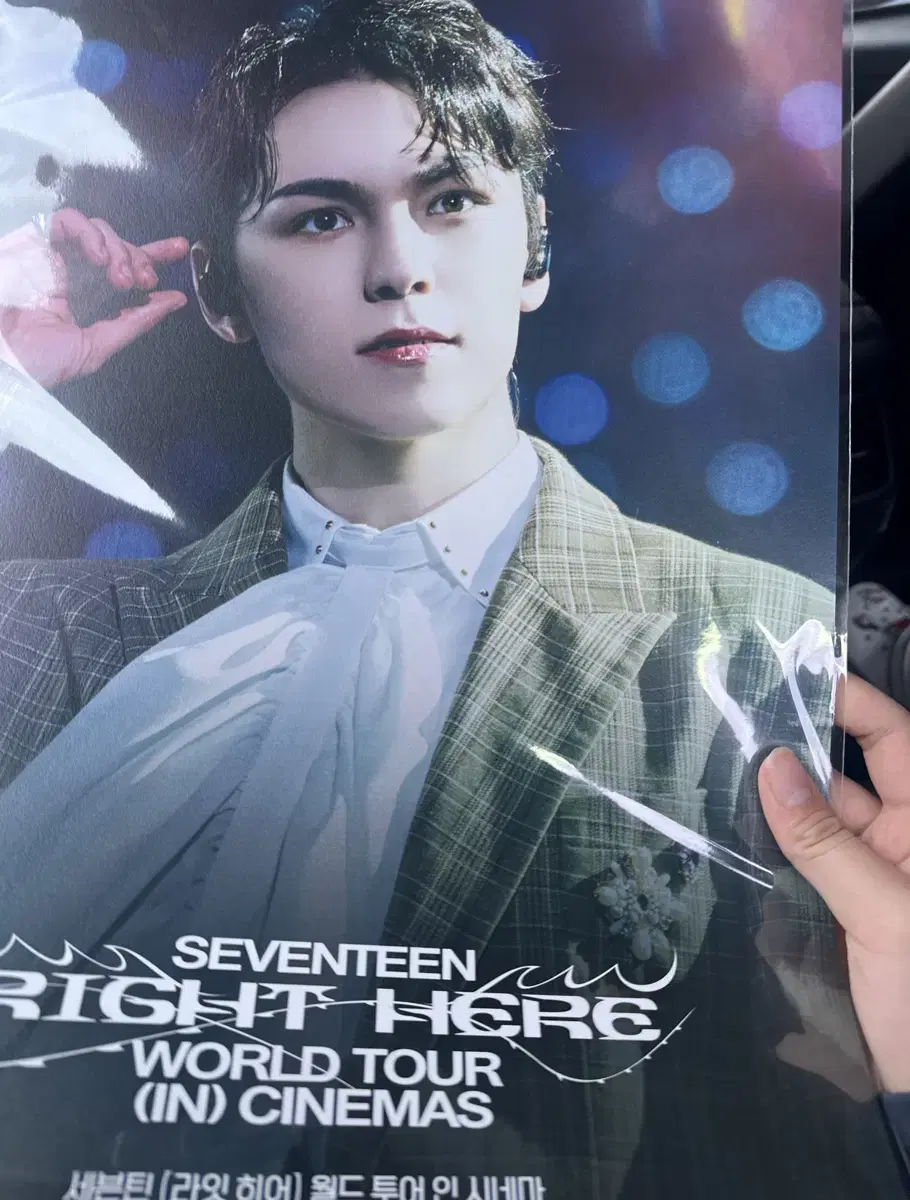 SEVENTEEN ポスター セブチのワルツのポスターが何回見ても寂しいからステッカー貼っ